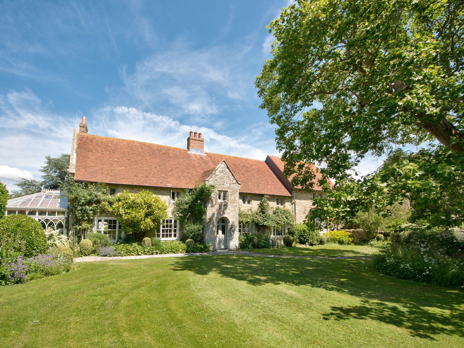 The Manor House Isle of Wight exterior with front lawn